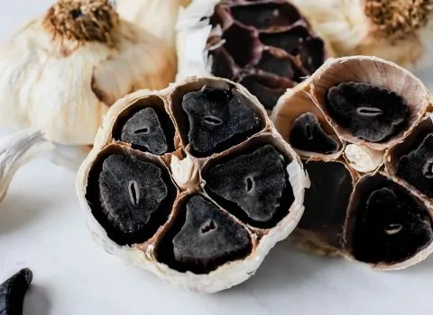 قیمت خرید سیر سیاه اصفهان با فروش عمده